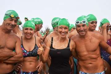 Alberto Rdríguez e Isabel Navarro triunfan en la XVII Travesía a Nado de Salinetas (Foto TA)